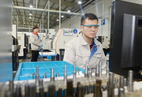 黃欽調(diào)研惠山區(qū) 再領(lǐng)改革創(chuàng)新之先 再鼓爭先創(chuàng)優(yōu)之勁，以新能源技術(shù)開發(fā)引領(lǐng)區(qū)域轉(zhuǎn)型崛起